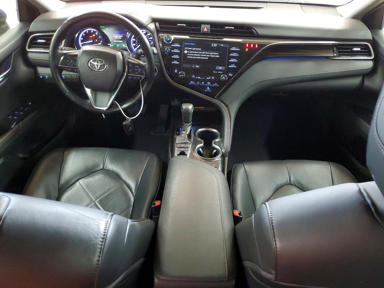 2019 TOYOTA CAMRY XLE photo 8