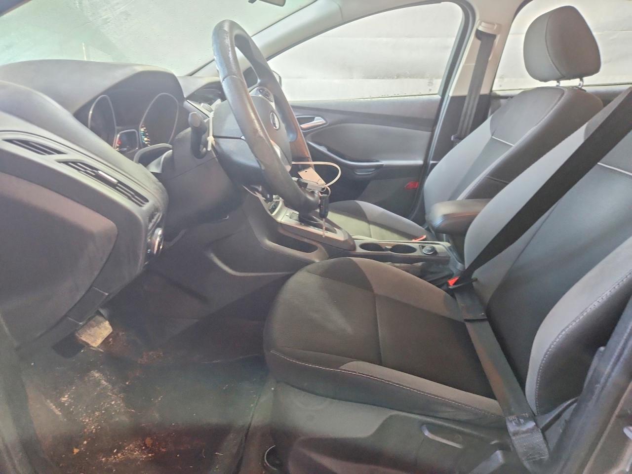2014 FORD FOCUS SE photo 19