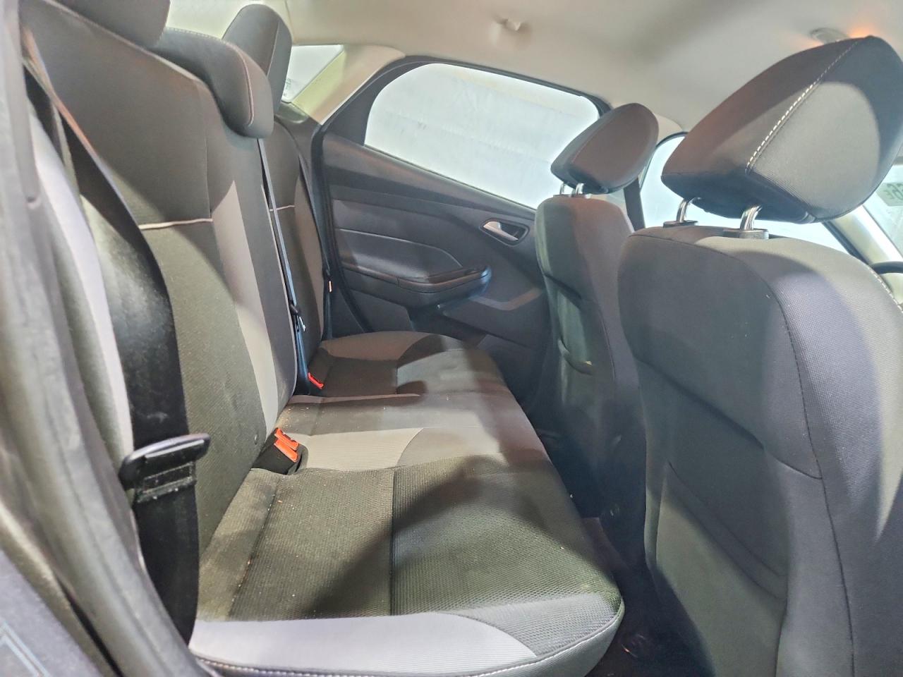 2014 FORD FOCUS SE photo 28