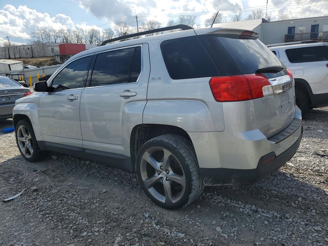 2013 GMC TERRAIN SLE photo 2