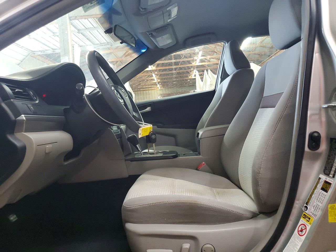 2012 TOYOTA CAMRY LE photo 19