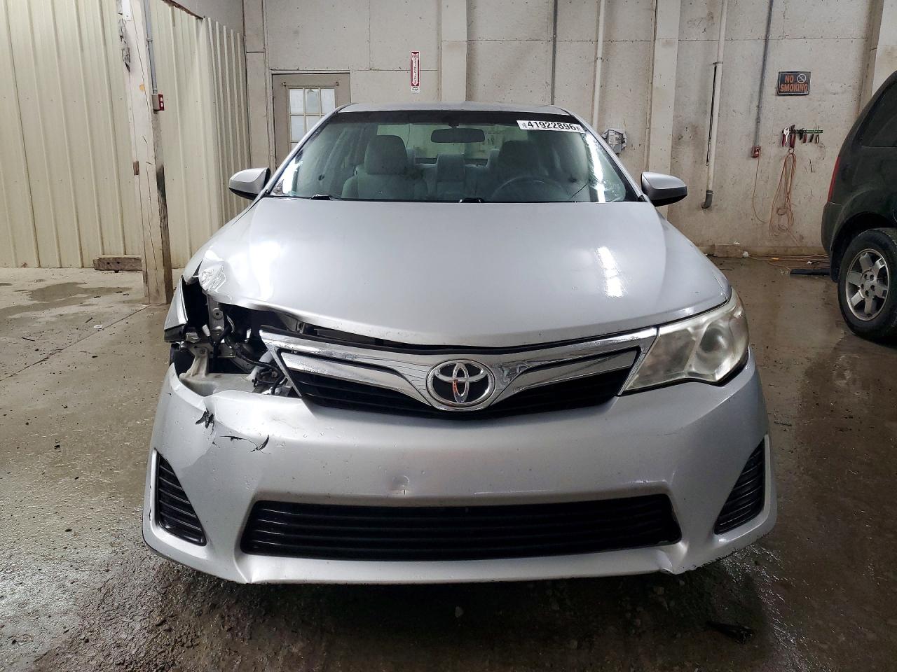 2012 TOYOTA CAMRY LE photo 13