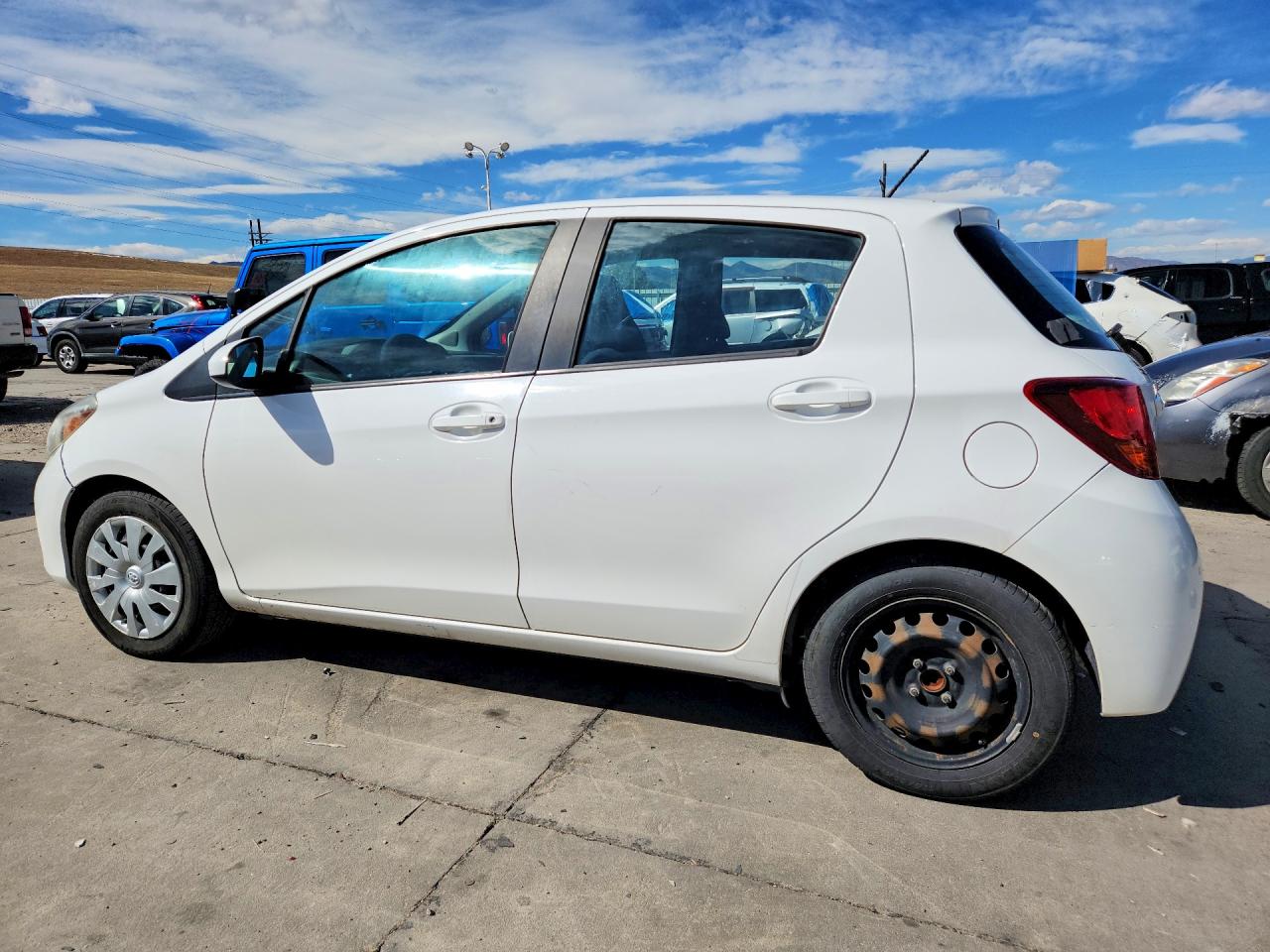 2017 TOYOTA YARIS 5-DOOR L FLEET photo 2
