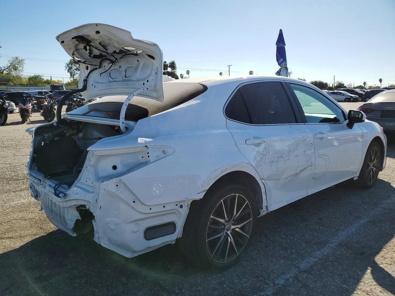 2021 TOYOTA CAMRY SE photo 5