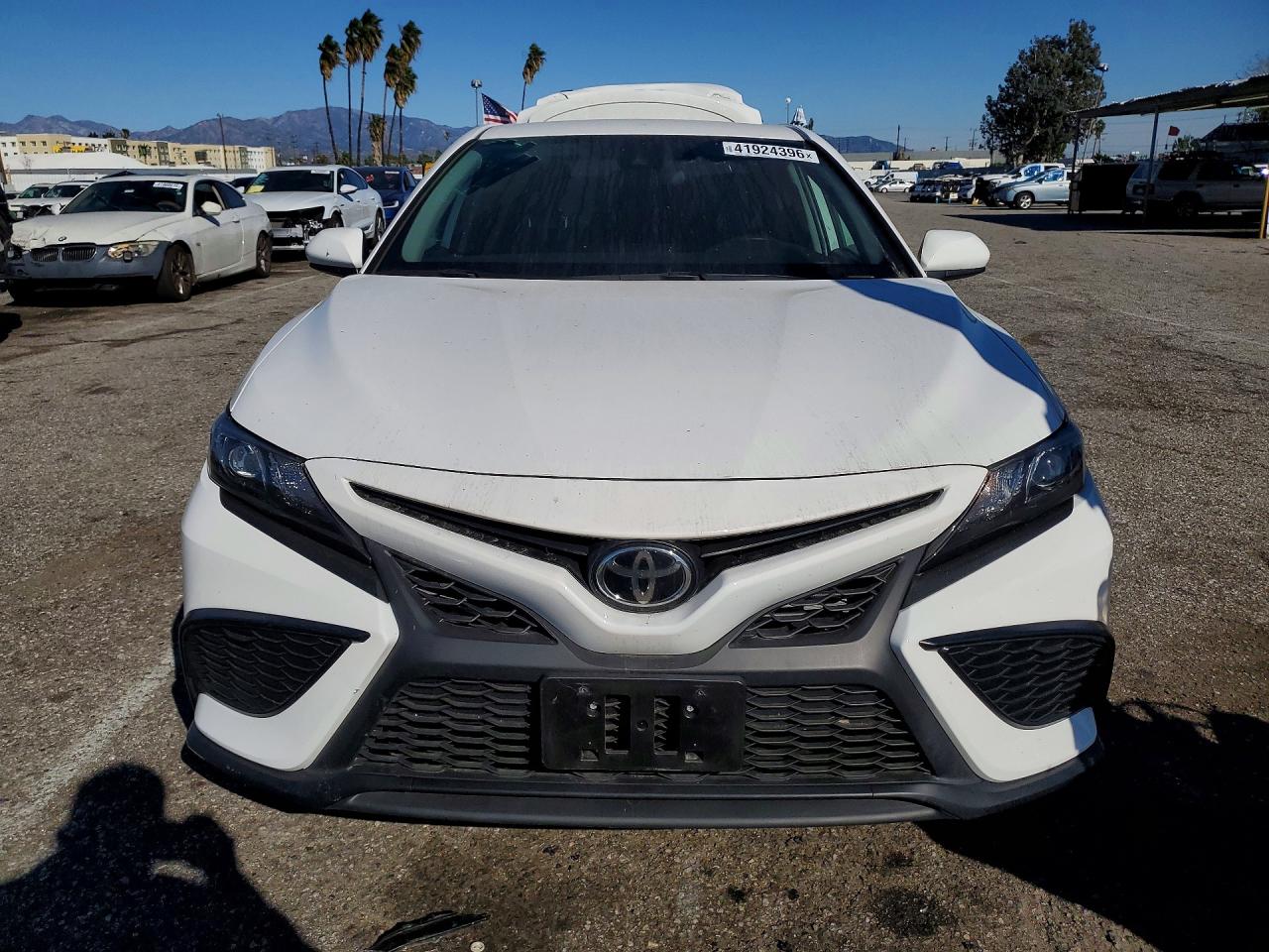 2021 TOYOTA CAMRY SE photo 9