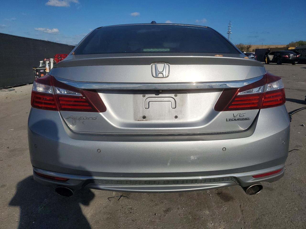 2017 HONDA ACCORD TOURING photo 6