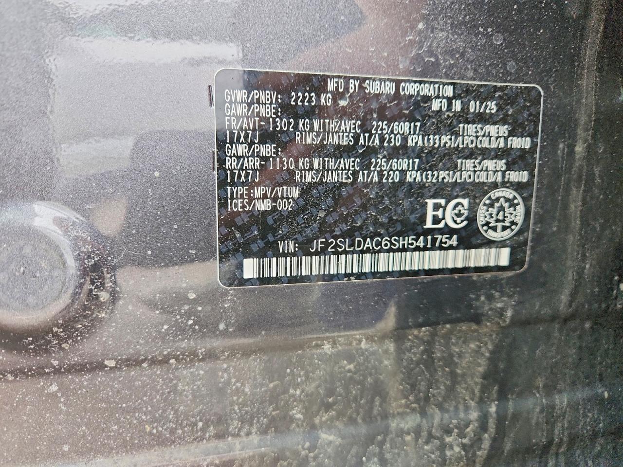 2025 SUBARU FORESTER photo 40