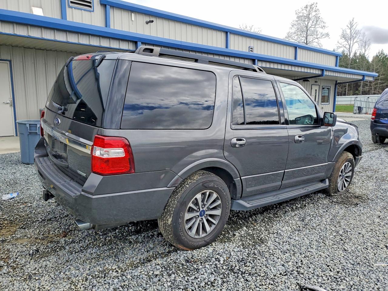 2017 FORD EXPEDITION XLT photo 3