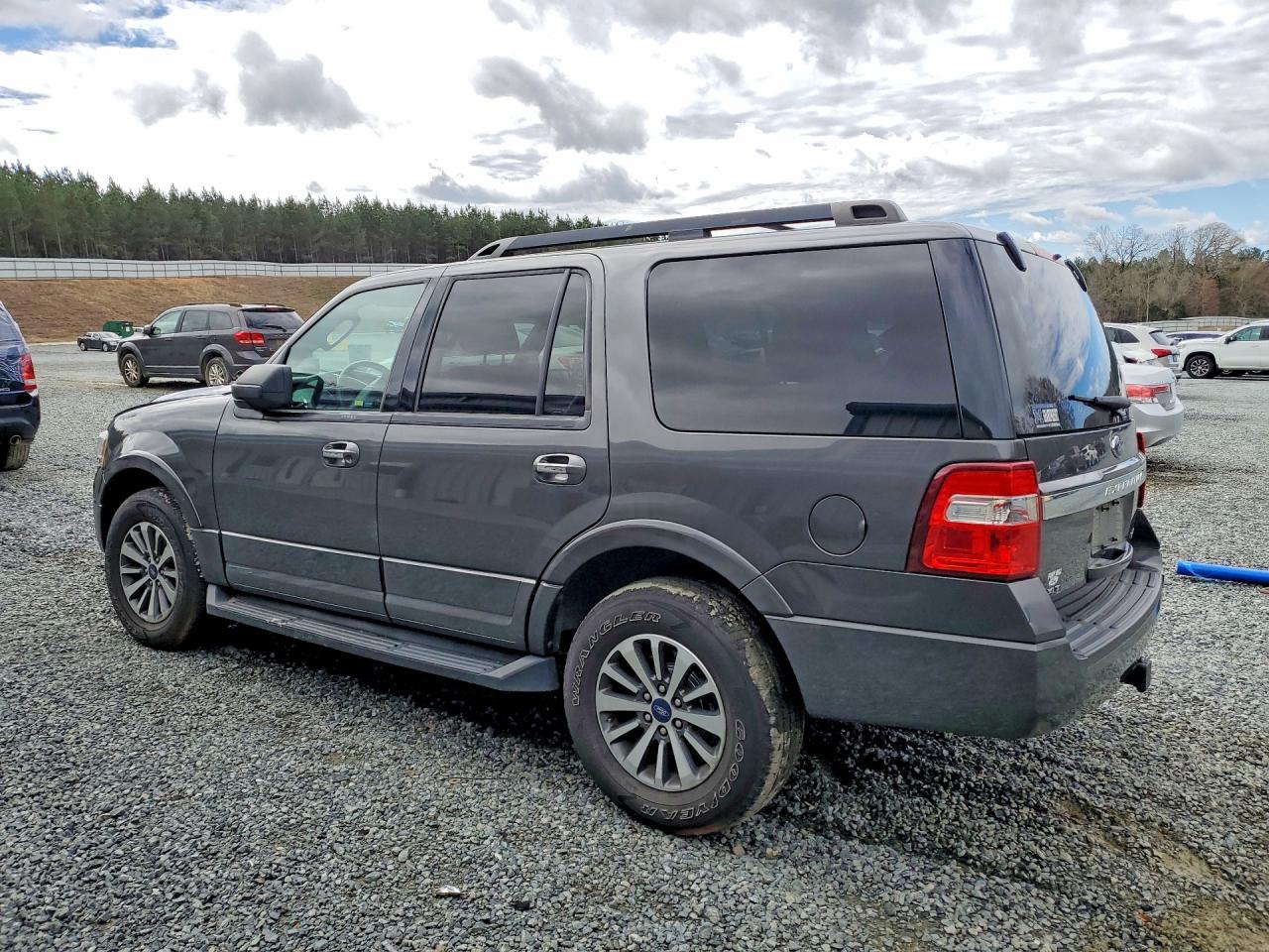 2017 FORD EXPEDITION XLT photo 2
