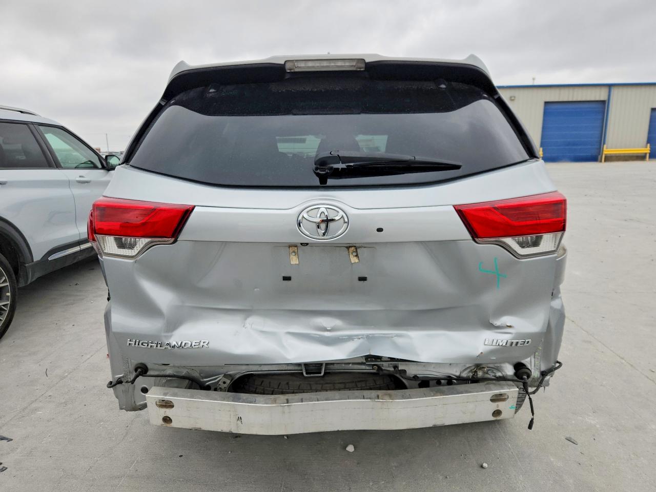 2018 TOYOTA HIGHLANDER LIMITED photo 16