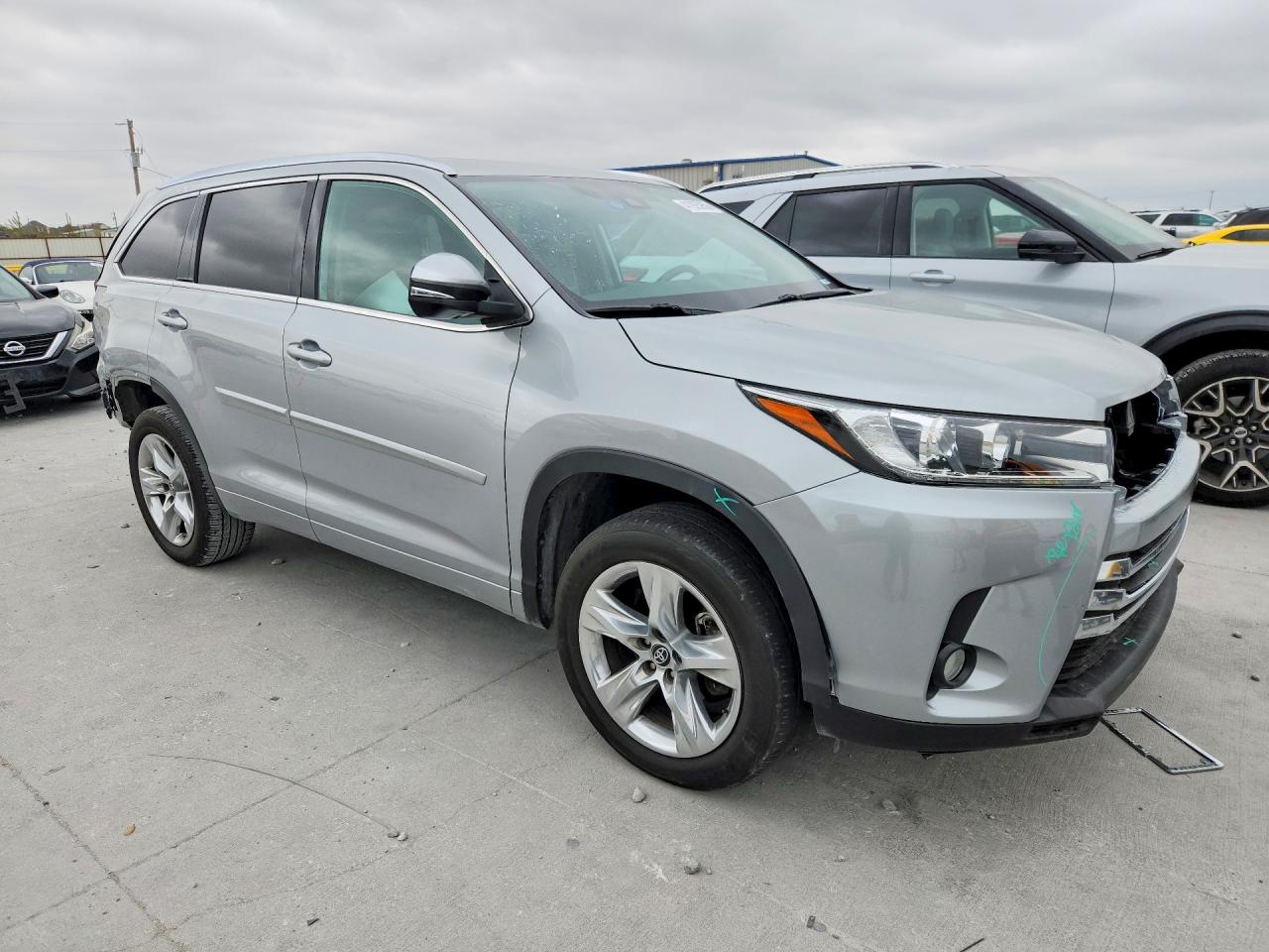 2018 TOYOTA HIGHLANDER LIMITED photo 10