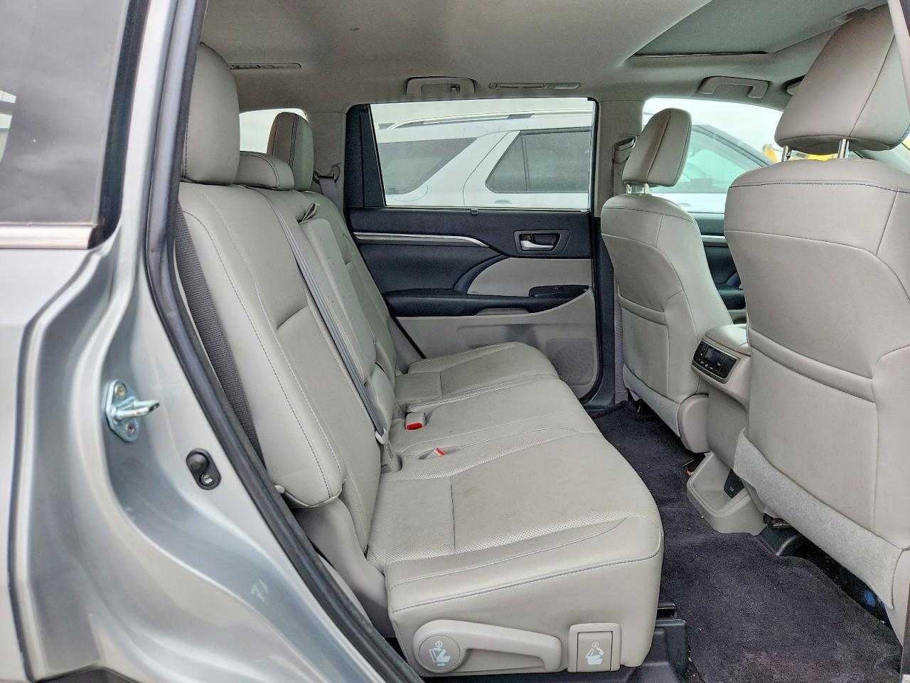 2018 TOYOTA HIGHLANDER LIMITED photo 31