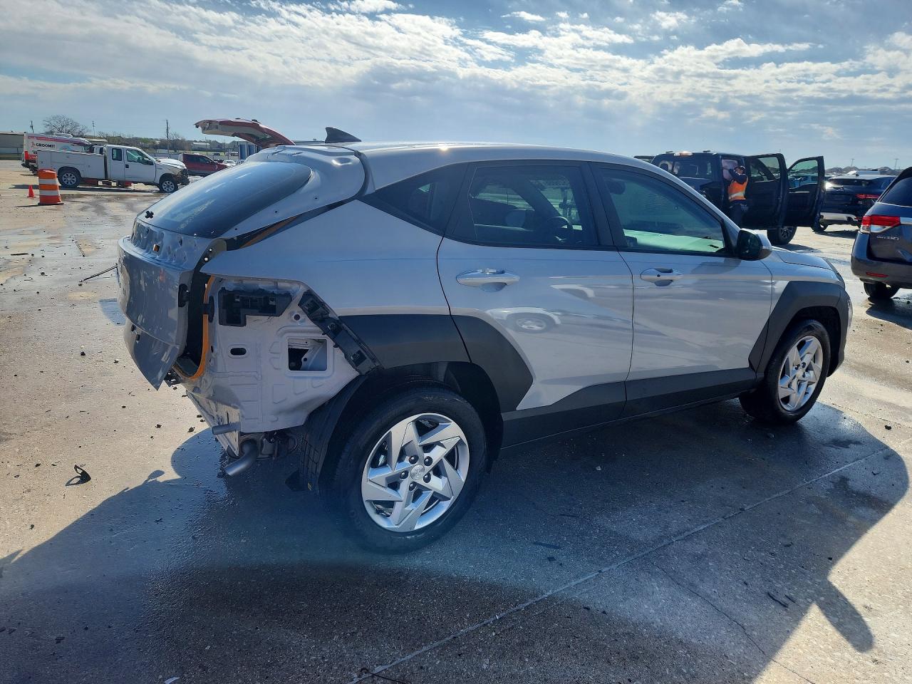 2025 HYUNDAI KONA SE photo 5