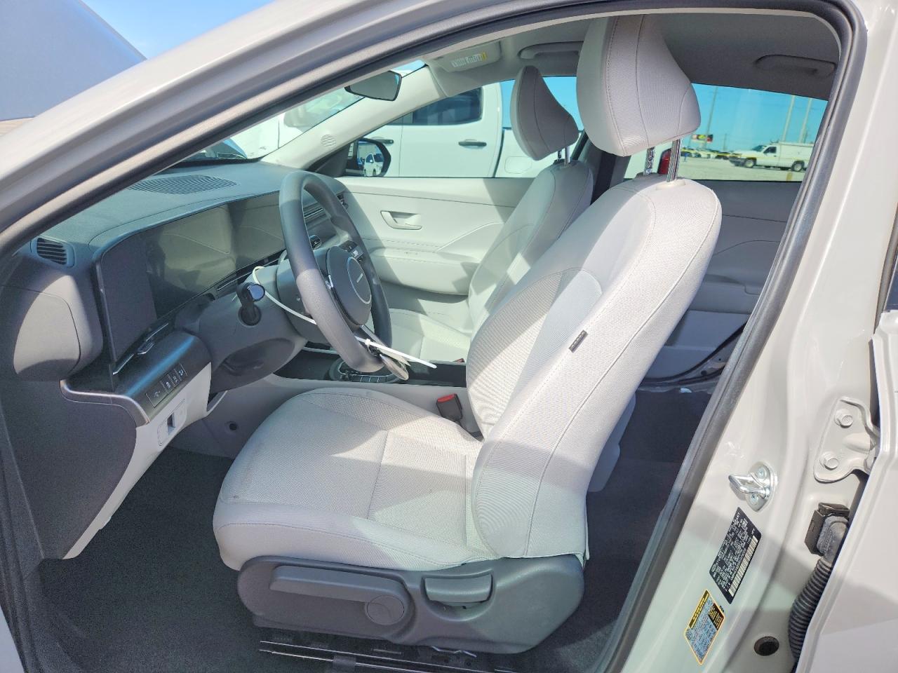 2025 HYUNDAI KONA SE photo 13