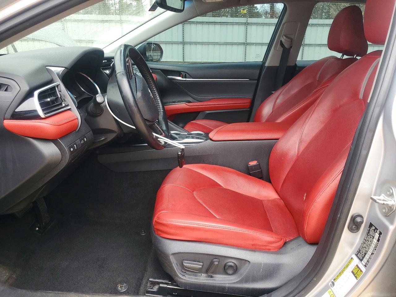 2018 TOYOTA CAMRY XSE photo 13