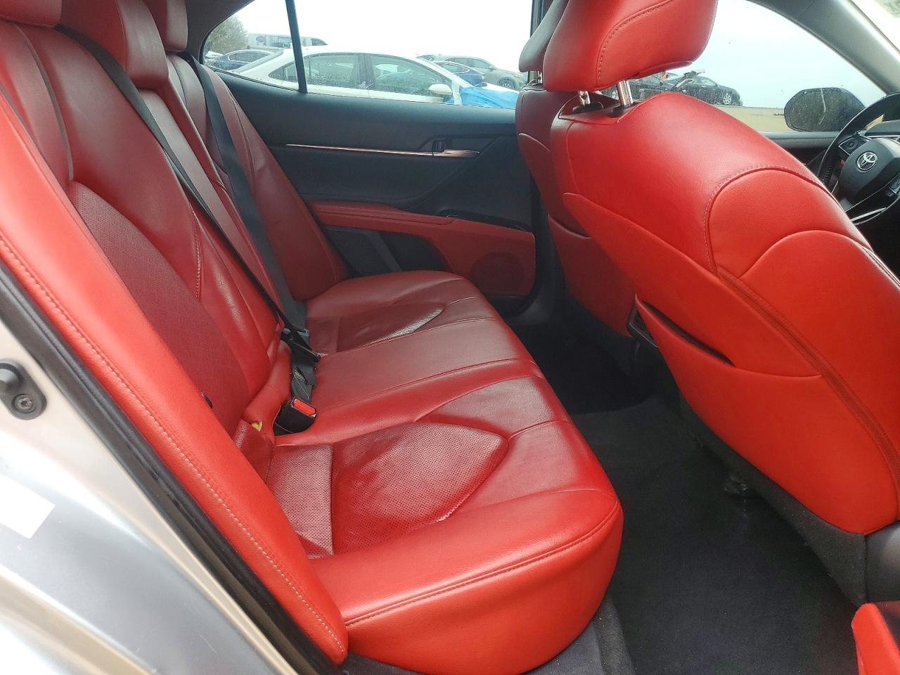 2018 TOYOTA CAMRY XSE photo 19