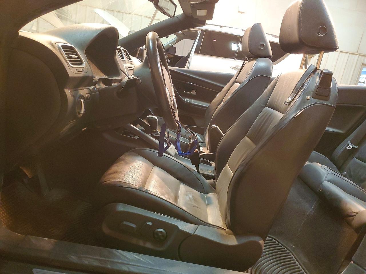 2015 VOLKSWAGEN EOS LUX photo 7