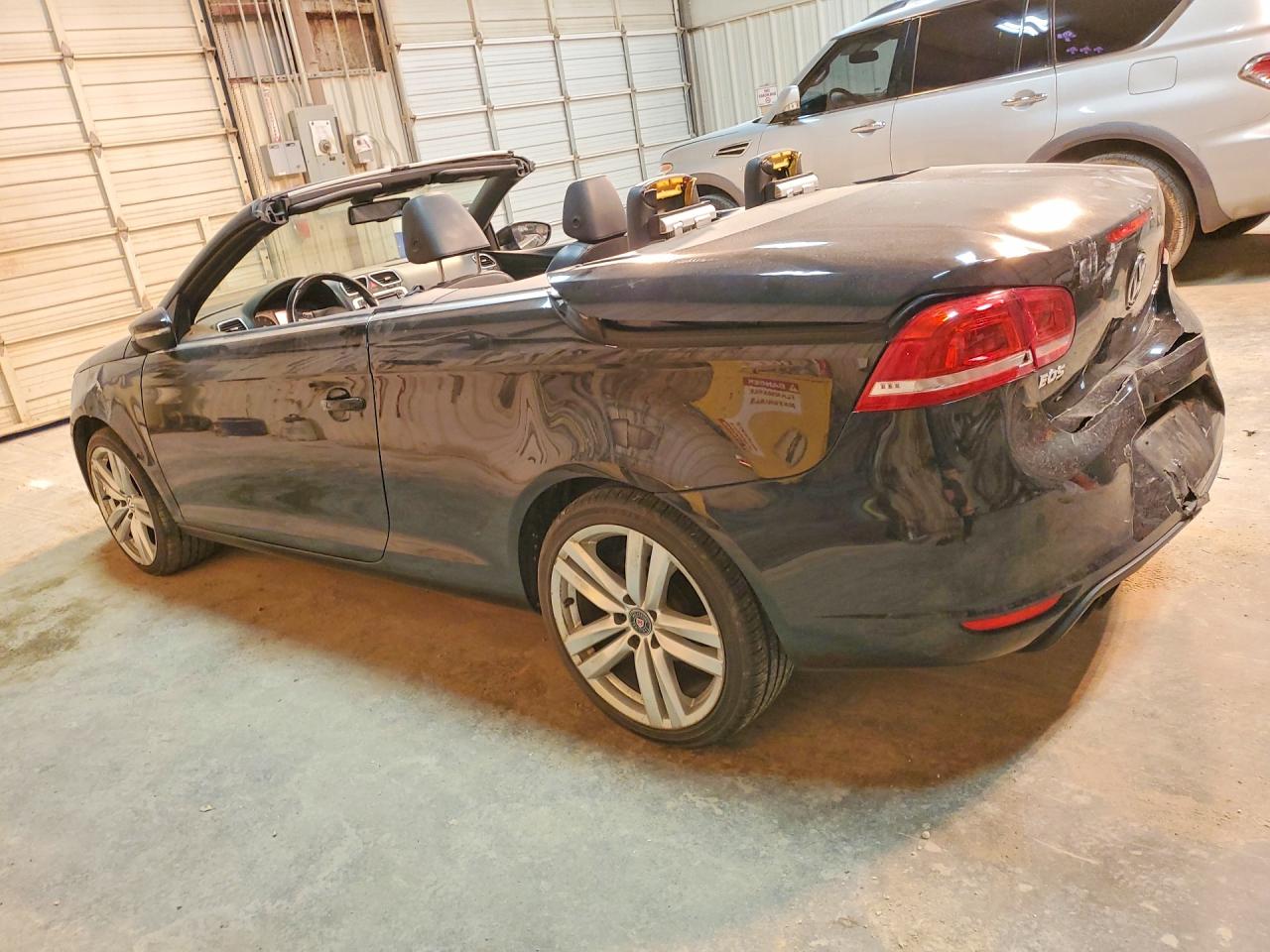 2015 VOLKSWAGEN EOS LUX photo 2