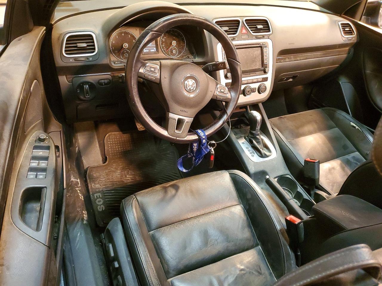 2015 VOLKSWAGEN EOS LUX photo 8