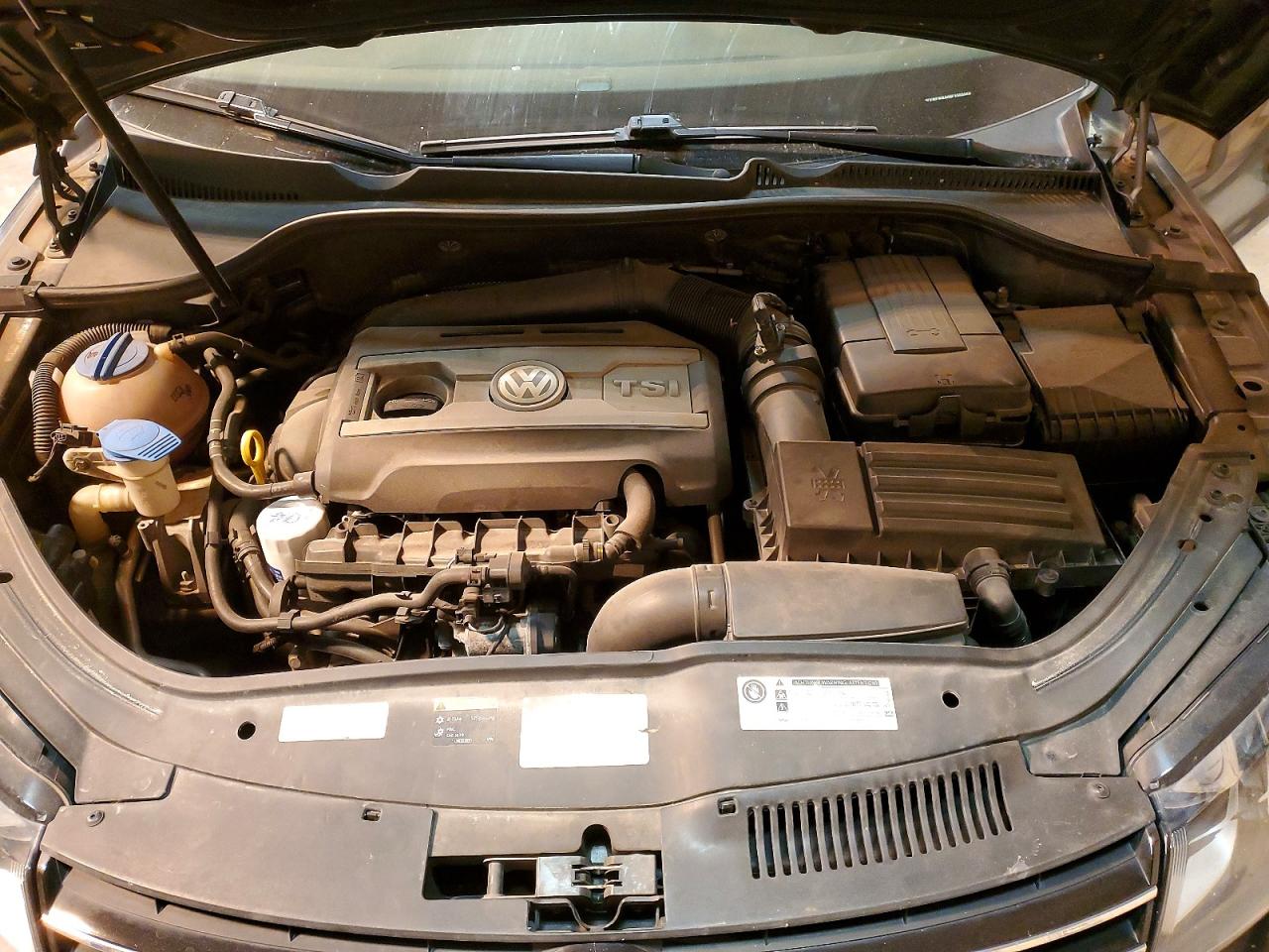 2015 VOLKSWAGEN EOS LUX photo 11