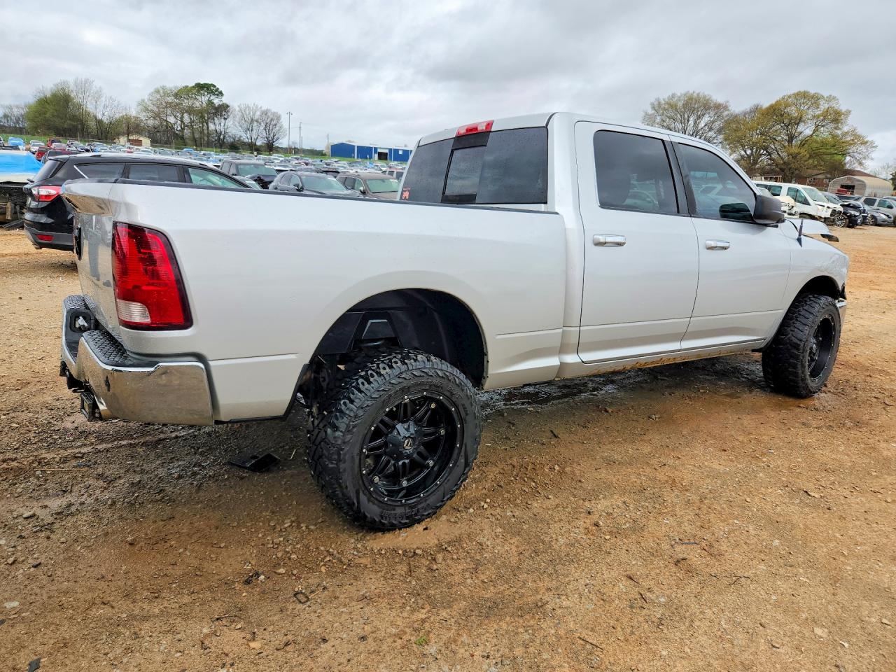 2014 RAM 1500 SLT photo 3