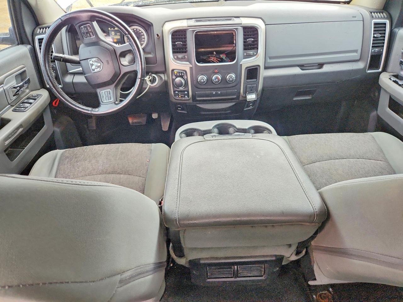 2014 RAM 1500 SLT photo 8