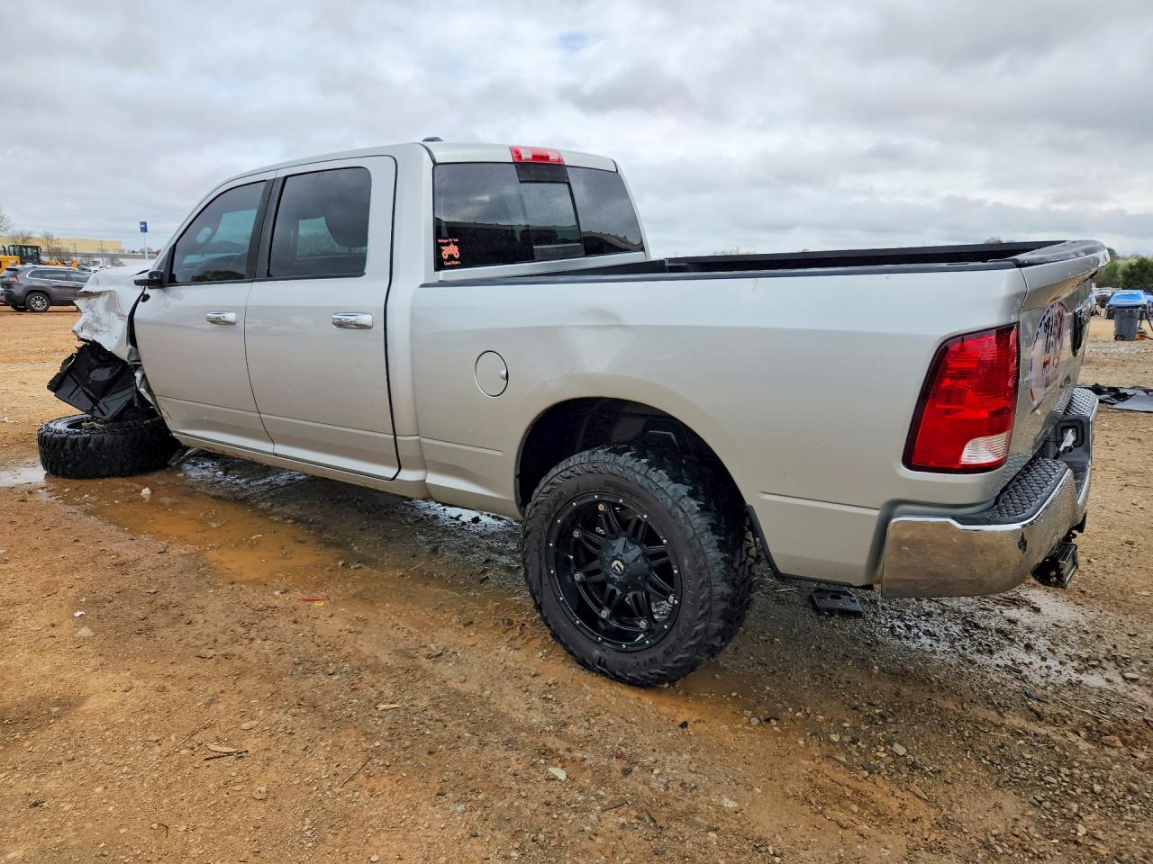 2014 RAM 1500 SLT photo 2
