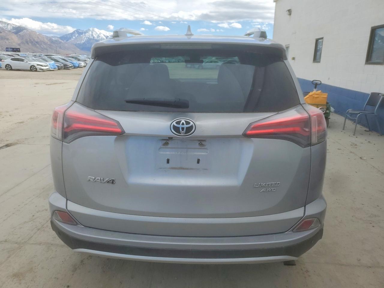 2016 TOYOTA RAV4 photo 6