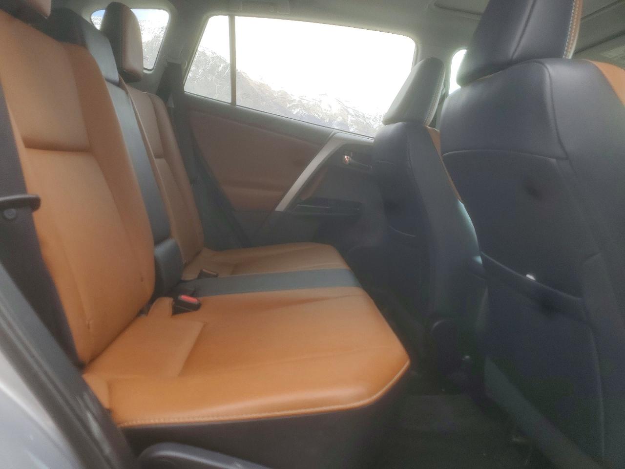 2016 TOYOTA RAV4 photo 10