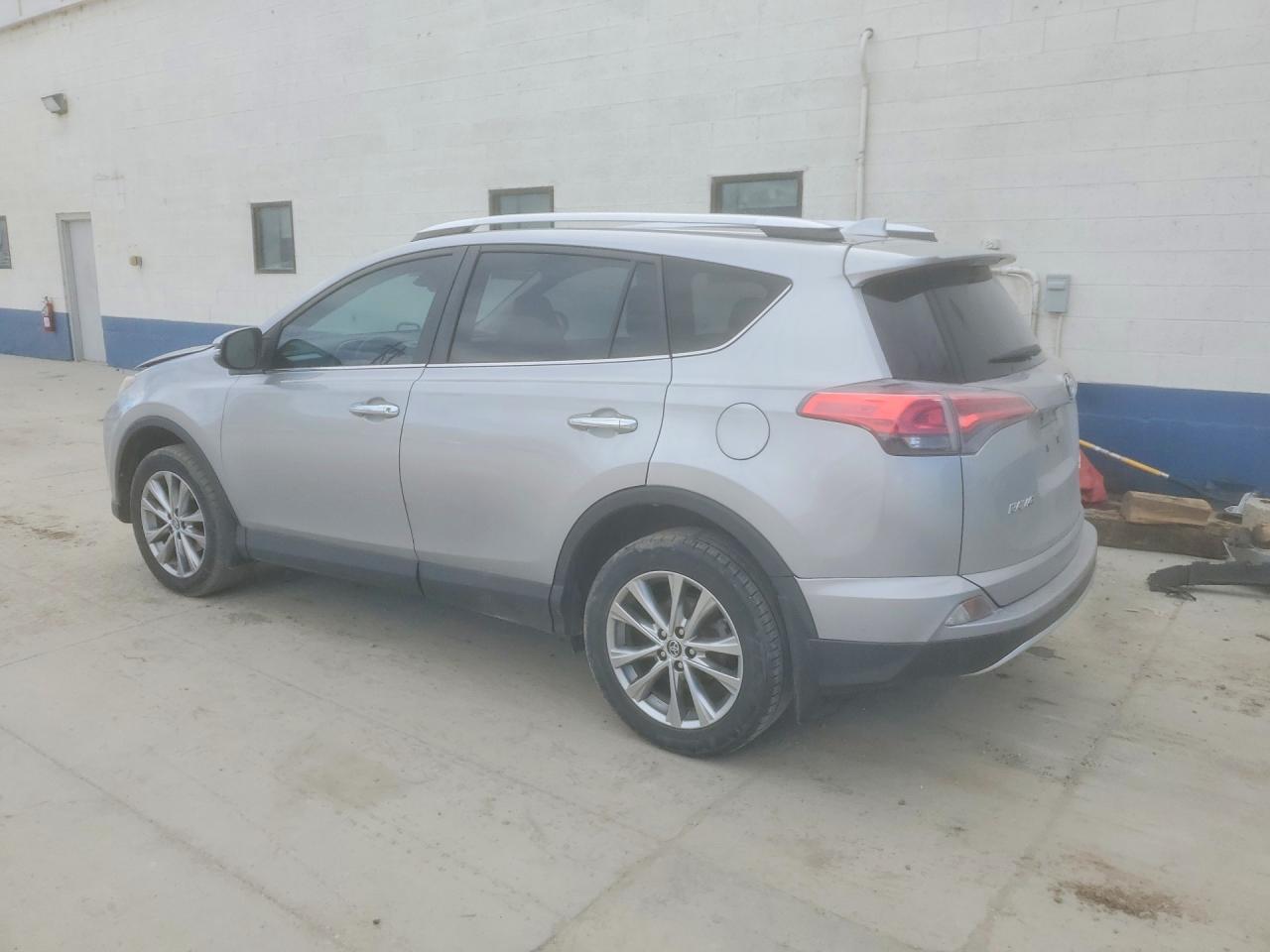2016 TOYOTA RAV4 photo 2