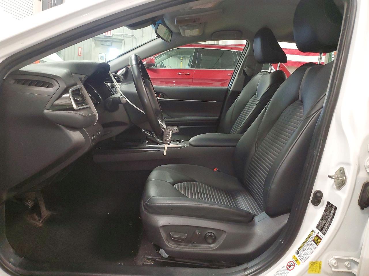 2018 TOYOTA CAMRY SE photo 19
