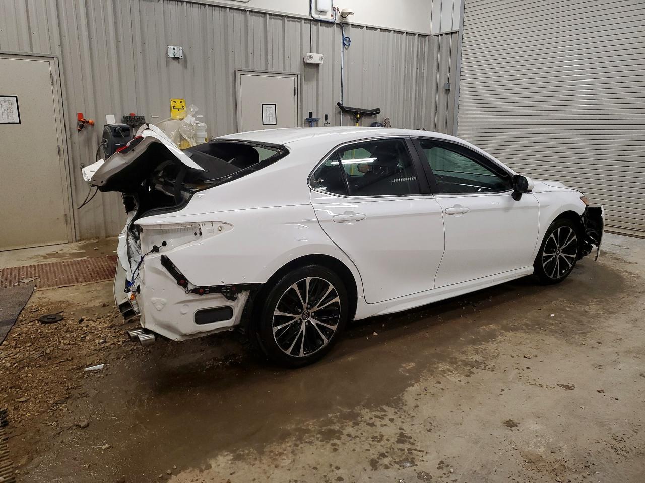 2018 TOYOTA CAMRY SE photo 7