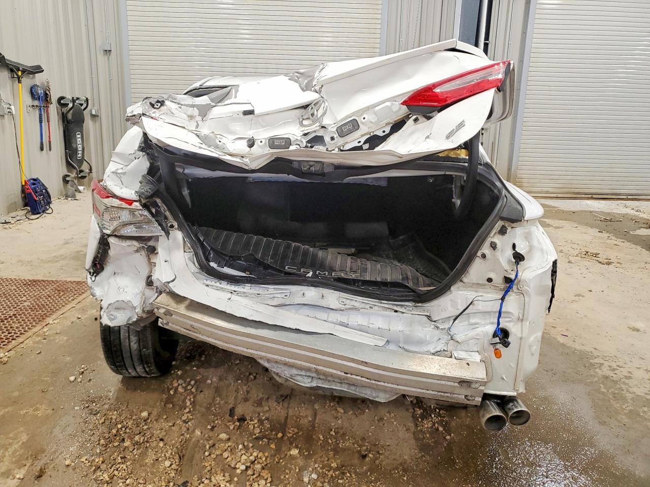 2018 TOYOTA CAMRY SE photo 16