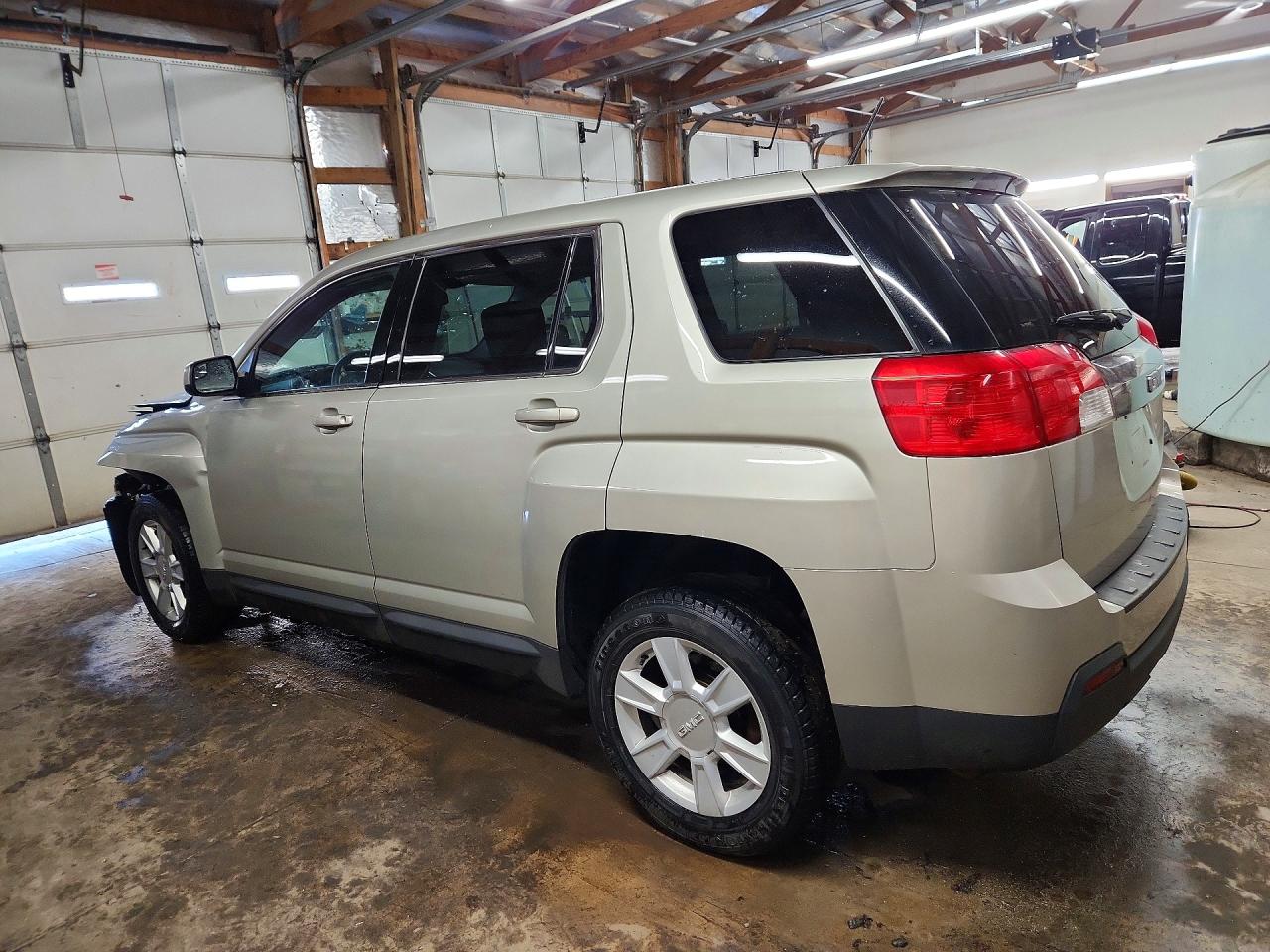 2013 GMC TERRAIN SLE photo 2