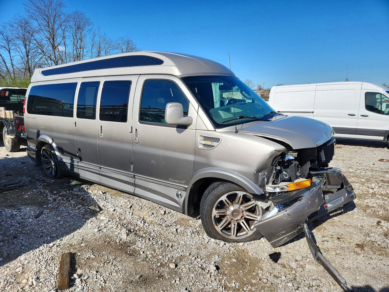 2020 GMC SAVANA G2500 photo 7