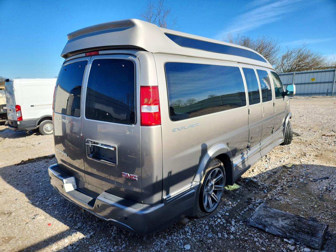 2020 GMC SAVANA G2500 photo 5