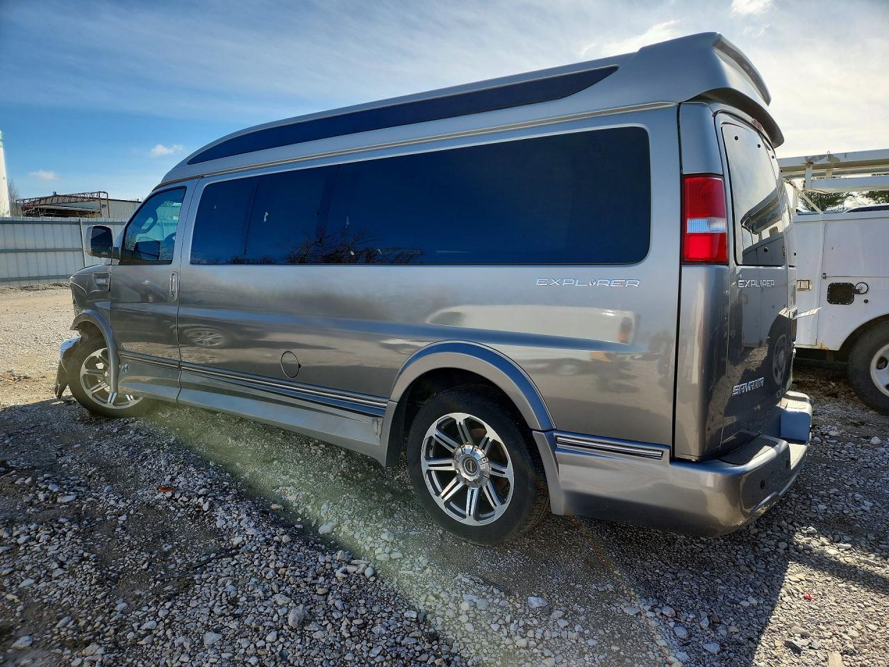 2020 GMC SAVANA G2500 photo 3