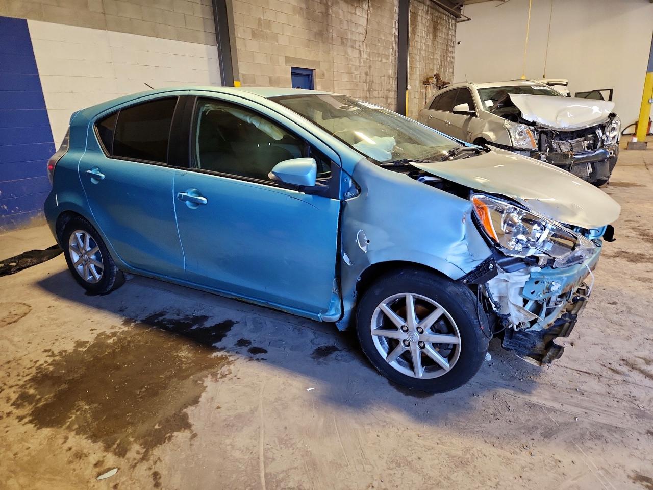 2012 TOYOTA PRIUS C THREE photo 7
