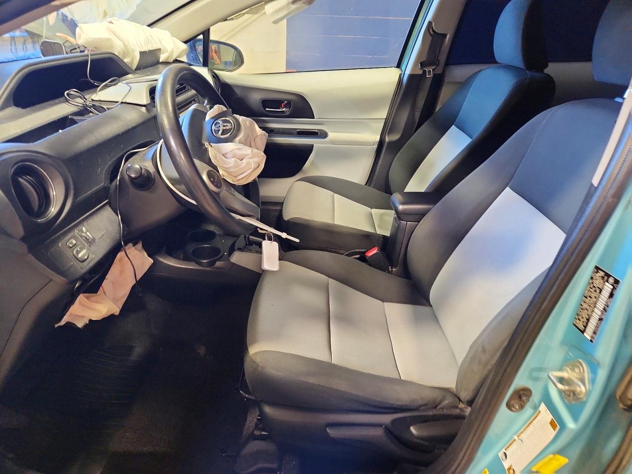 2012 TOYOTA PRIUS C THREE photo 13