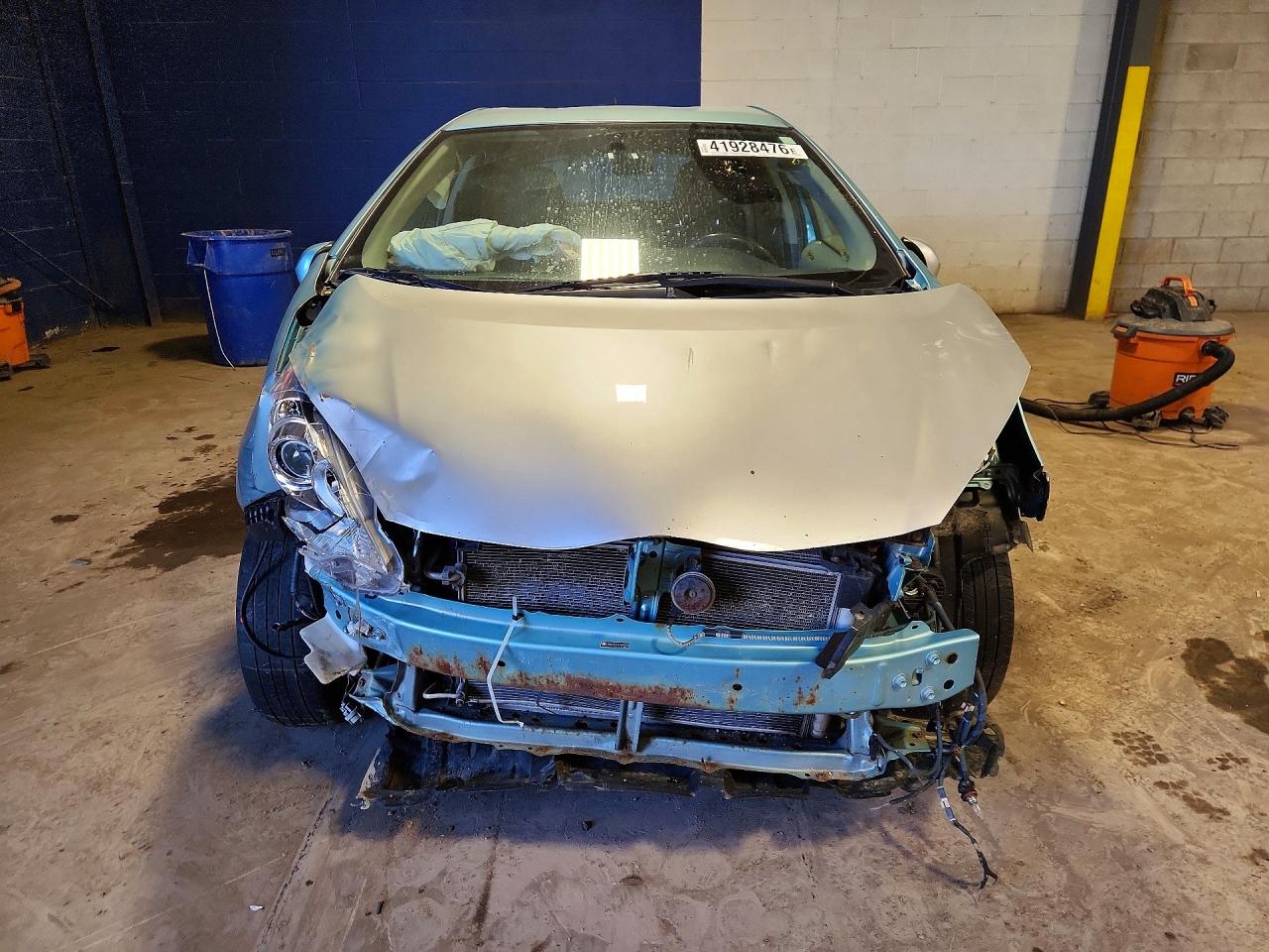 2012 TOYOTA PRIUS C THREE photo 9