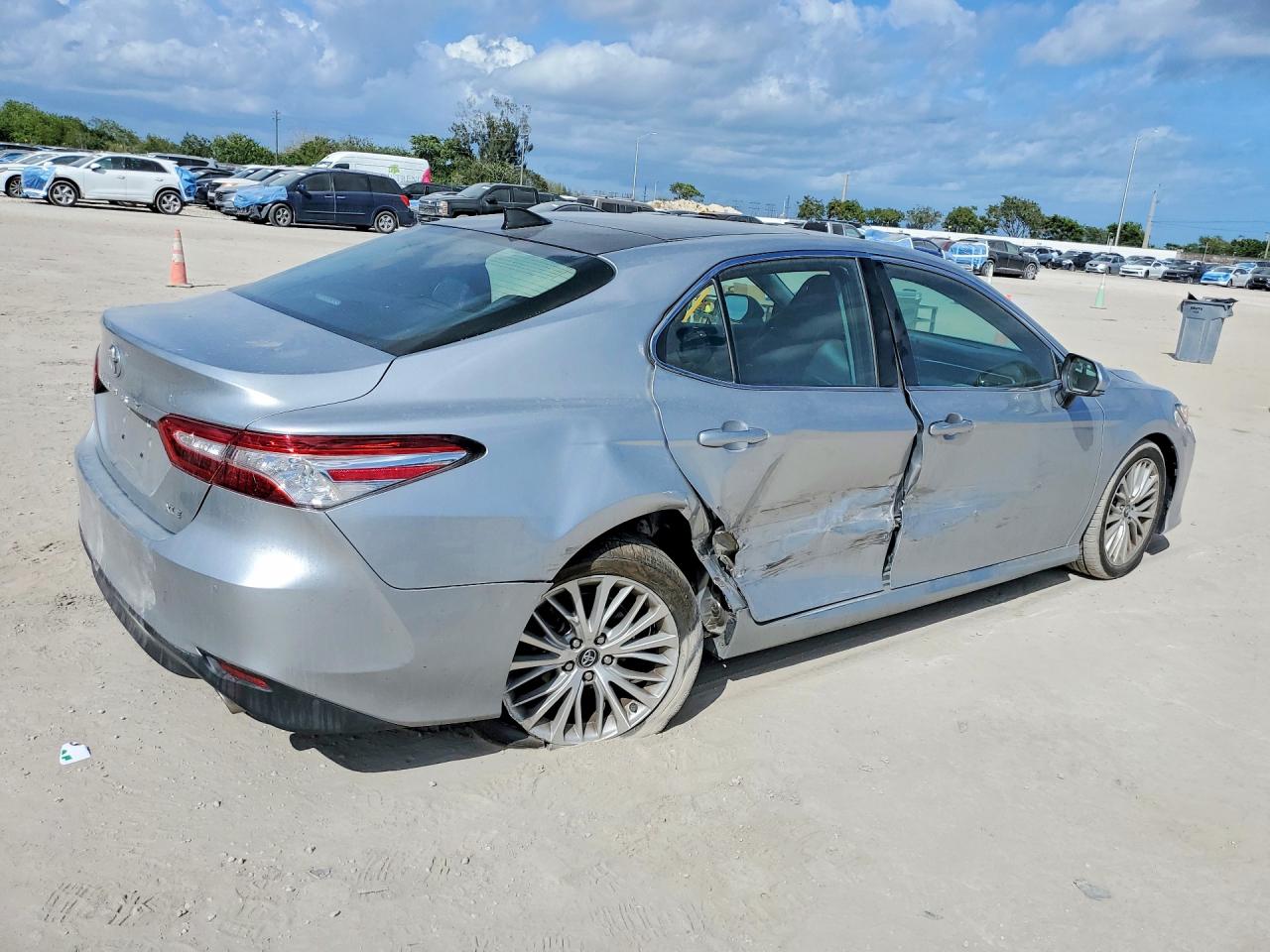 2018 TOYOTA CAMRY XLE V6 photo 7
