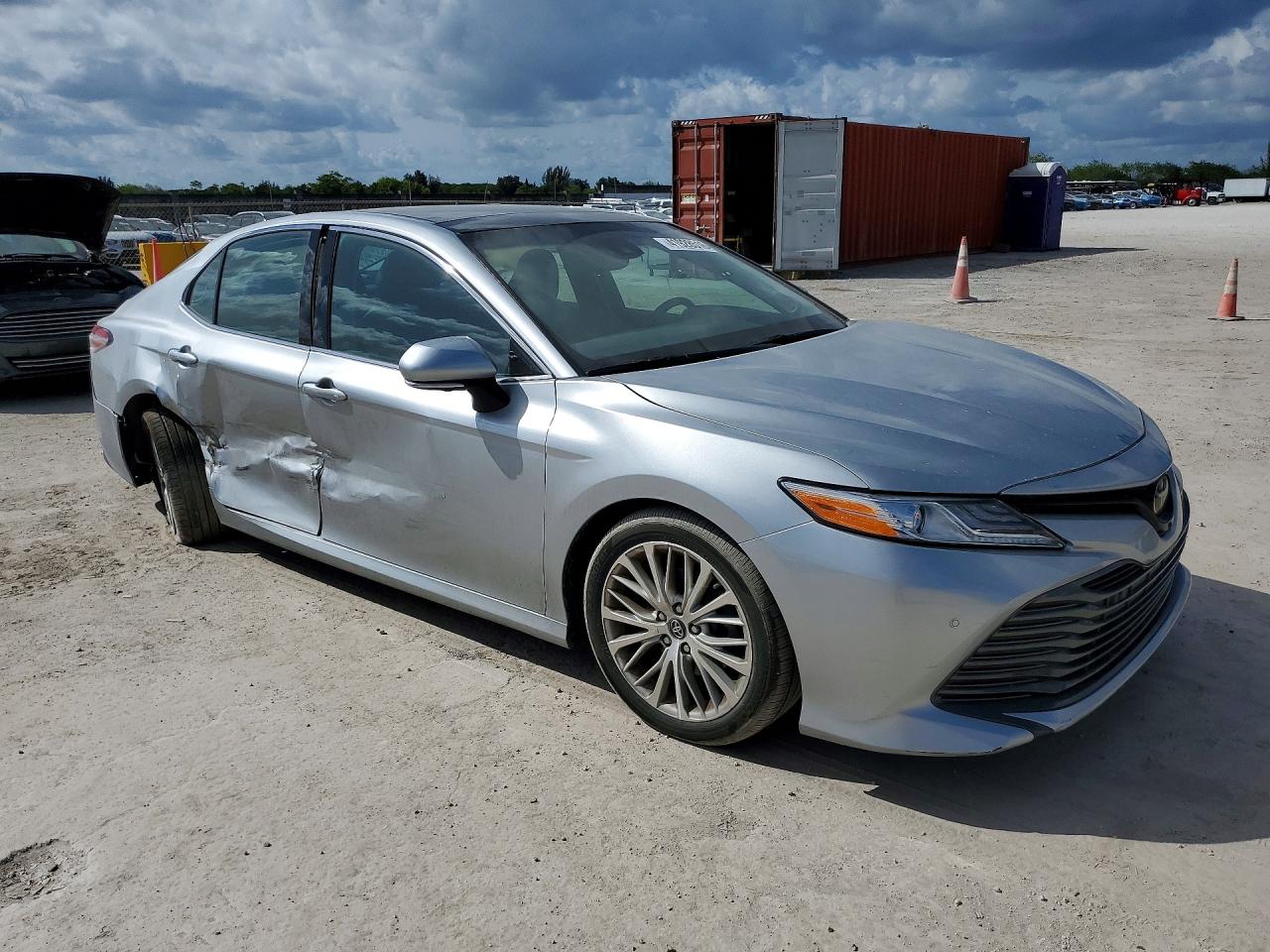 2018 TOYOTA CAMRY XLE V6 photo 10
