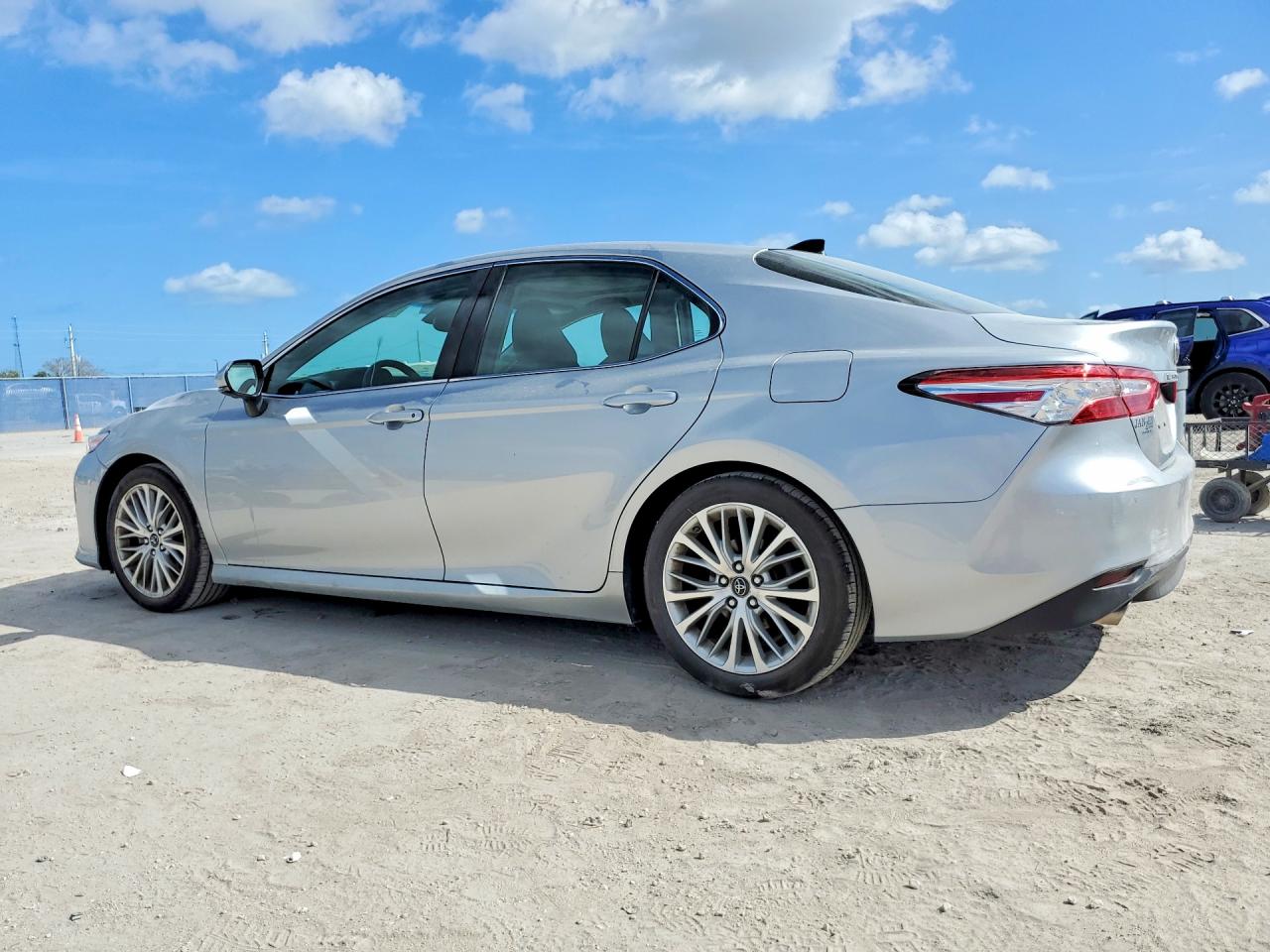 2018 TOYOTA CAMRY XLE V6 photo 4