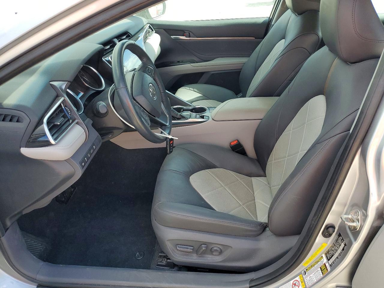 2018 TOYOTA CAMRY XLE V6 photo 19
