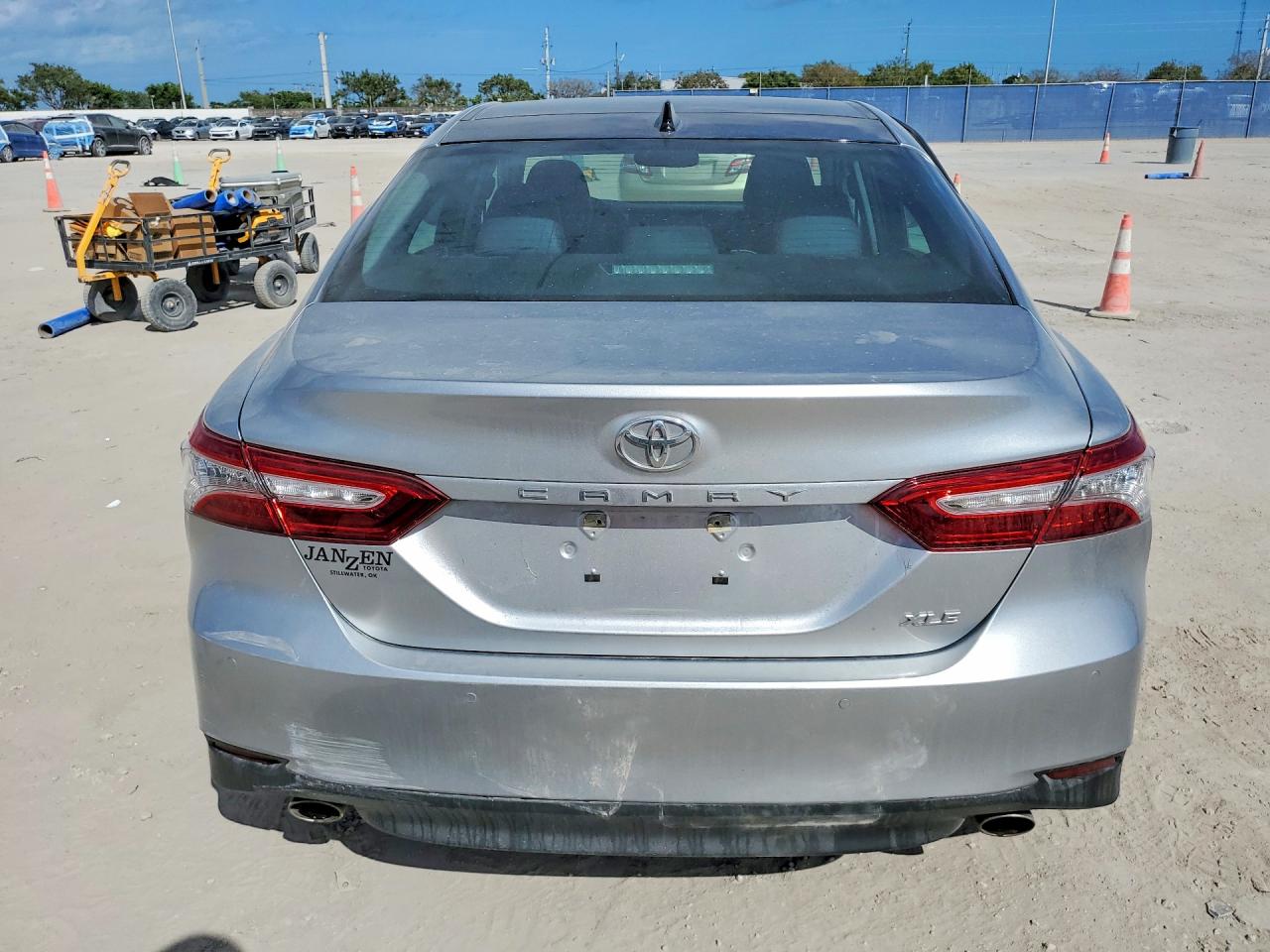 2018 TOYOTA CAMRY XLE V6 photo 16