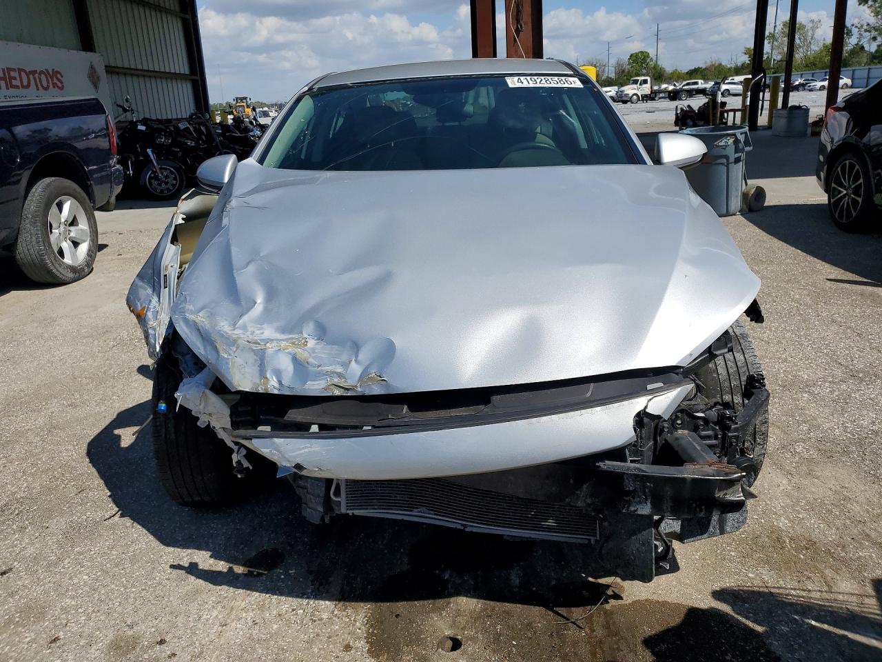 2017 HYUNDAI ELANTRA SE photo 9
