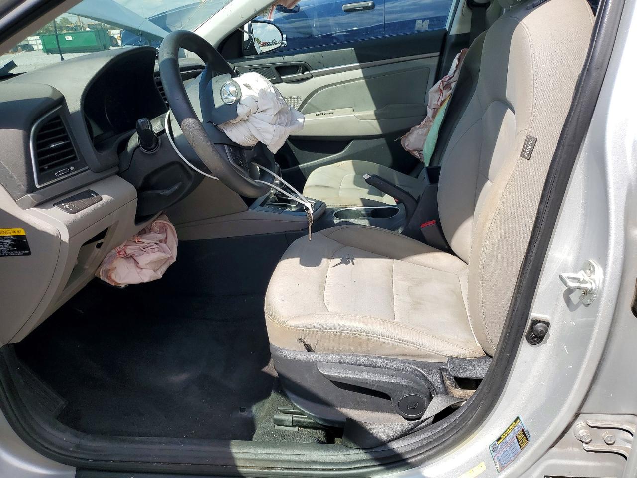 2017 HYUNDAI ELANTRA SE photo 13