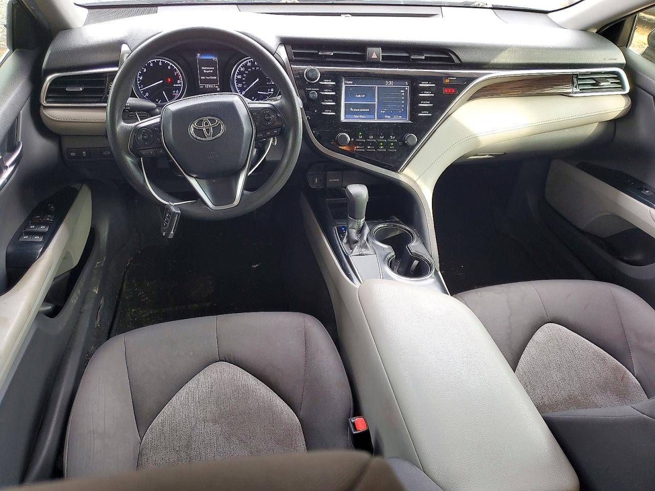 2018 TOYOTA CAMRY LE photo 8