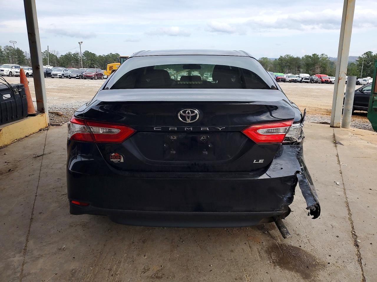 2018 TOYOTA CAMRY LE photo 6