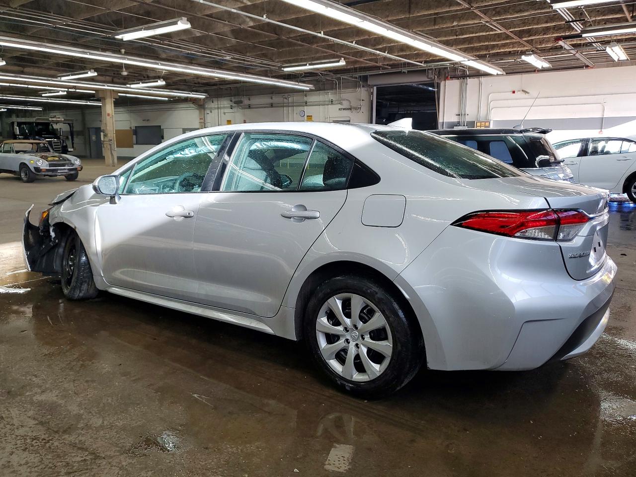 2021 TOYOTA COROLLA LE photo 3